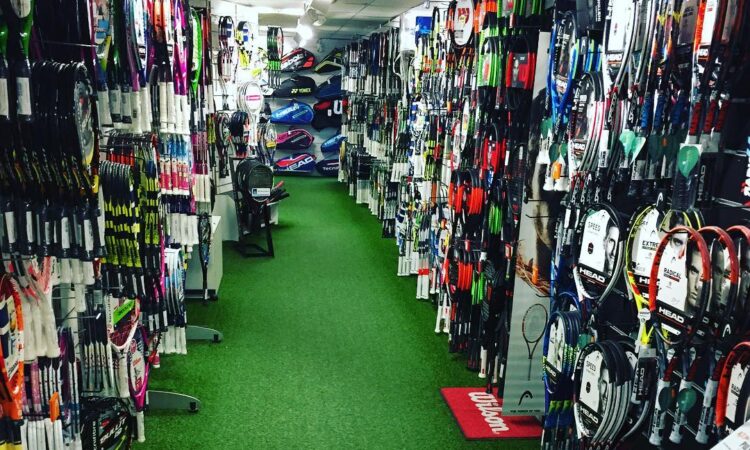 Plus de 200 modèles de raquettes en magasin à Pierrelaye