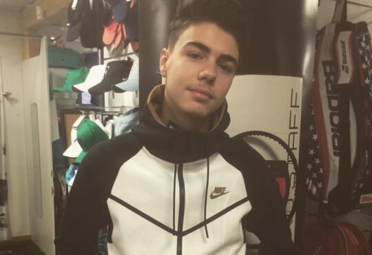 Veste Nike Sport – Parfaite pour Tennis & Fitness